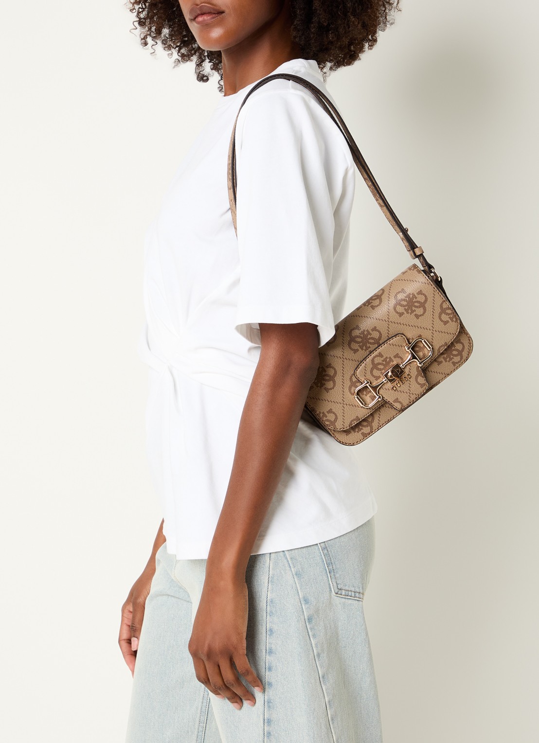GUESS Janie Logo crossbodytas met verstelbare schouderriem  - voorkant 5 zand