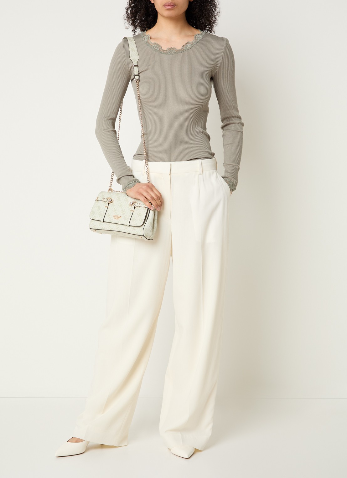 GUESS Leona Logo crossbodytas met logoprint - voorkant 7 groen