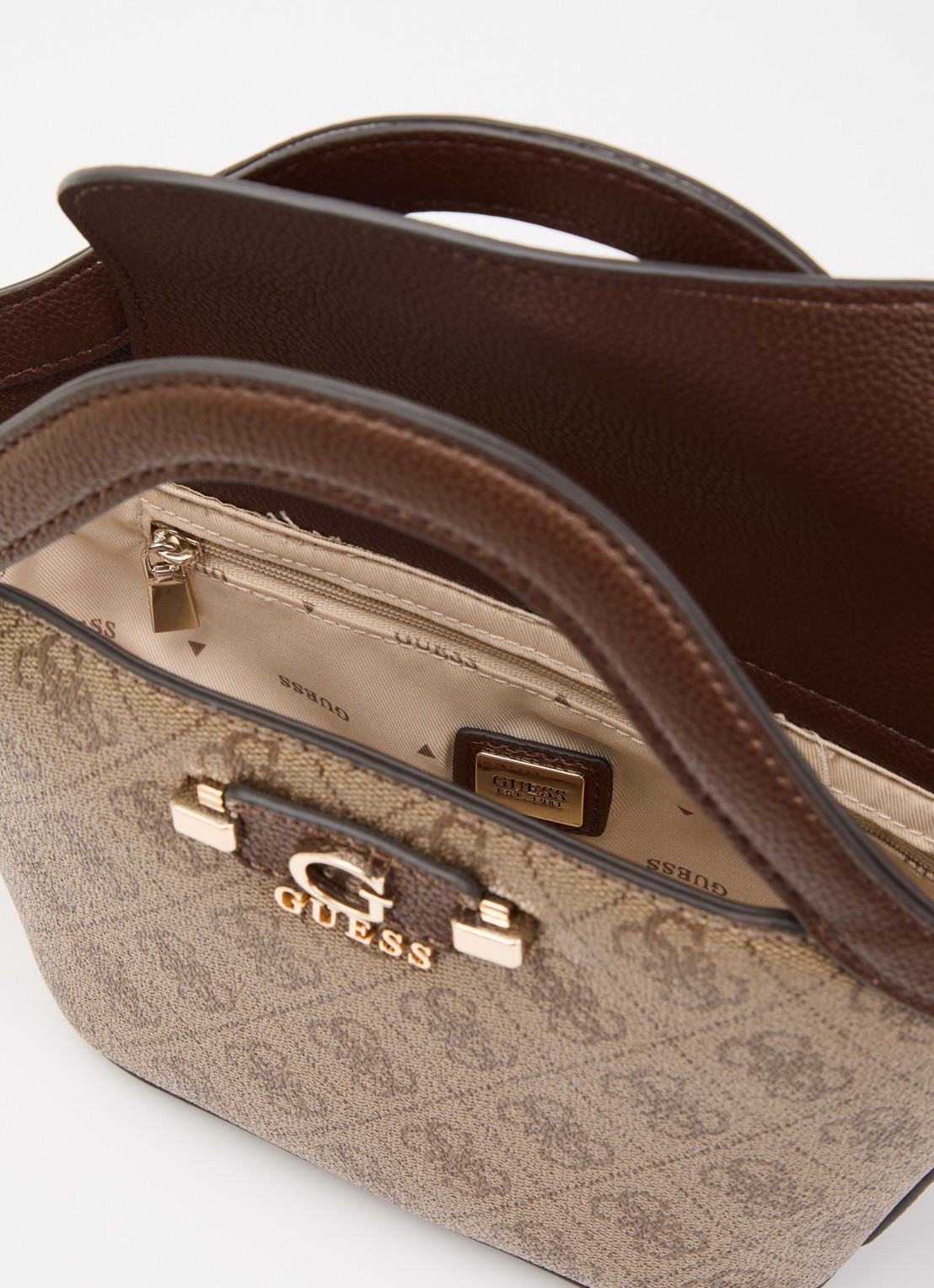 GUESS Lindsey Mini handtas met logoprint  - detail 3 bruin