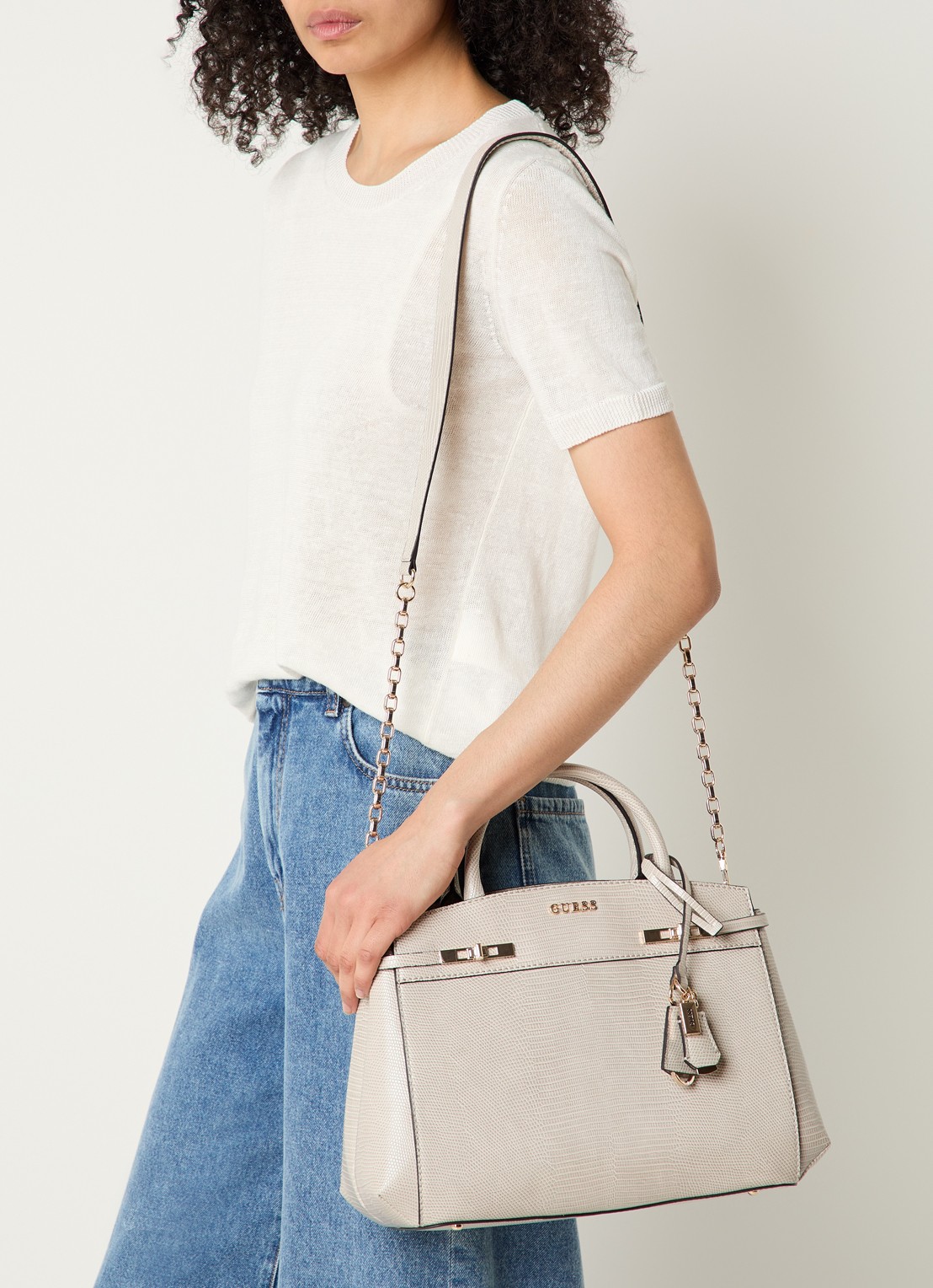 GUESS Melinda handtas met crocostructuur en afneembare schouderriem - voorkant 3 donkerbeige