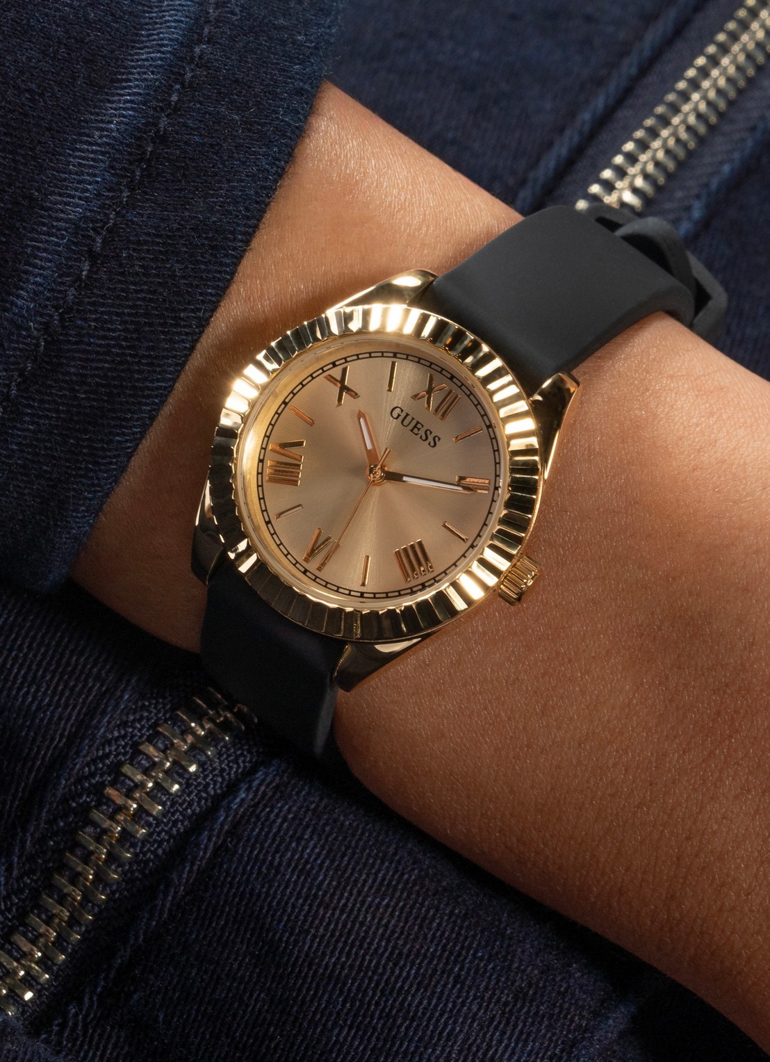 GUESS Mini Luna horloge GW0724L2  - detail zwart