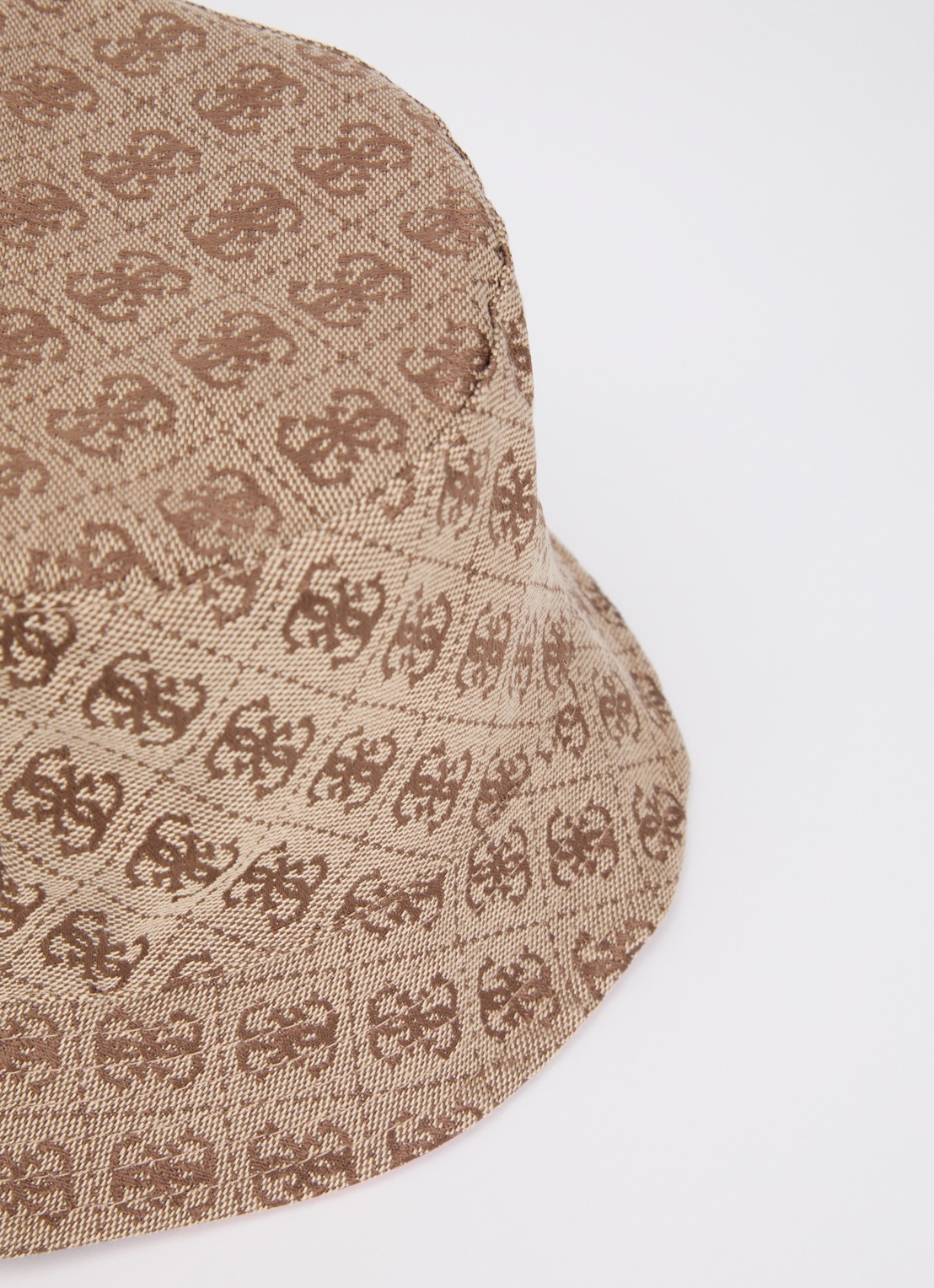 GUESS Noelle II reversible bucket hoed met logoprint - detail 2 camel