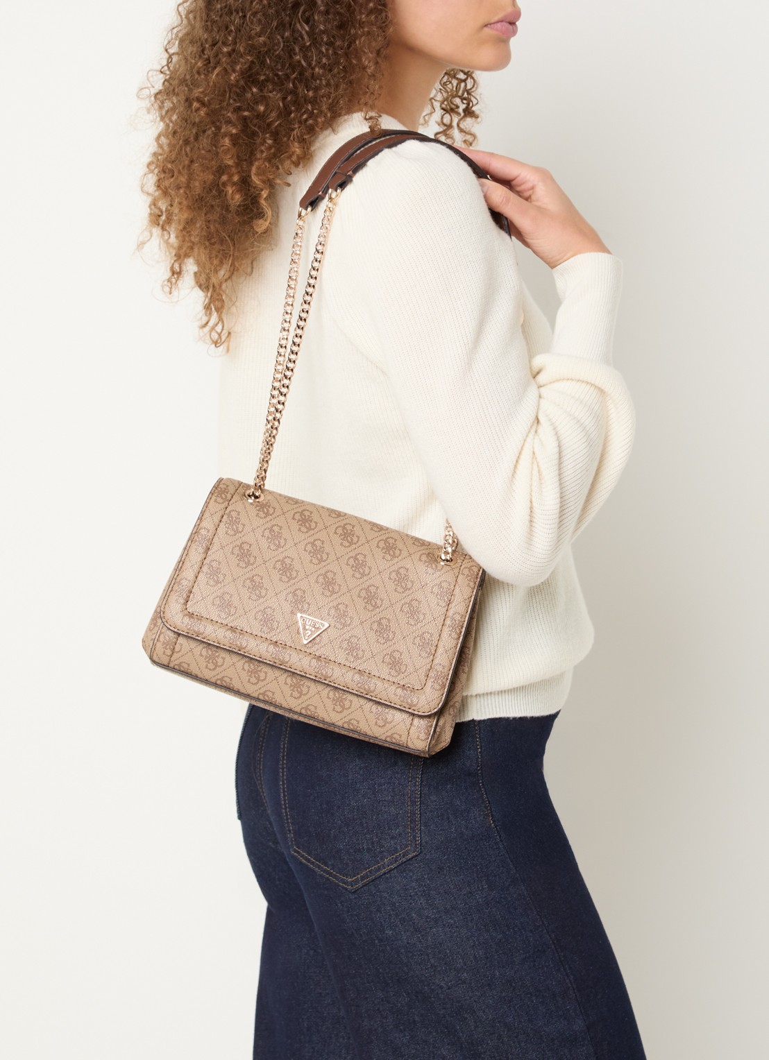 GUESS Noelle schoudertas met logoprint - voorkant 3 beige