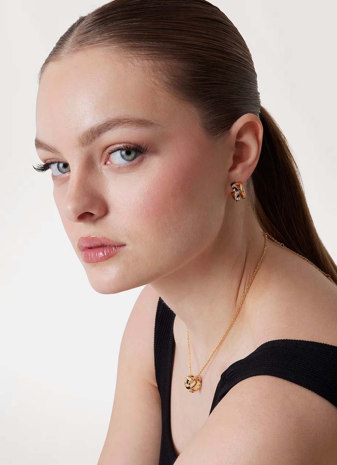 GUESS Oorringen met kristal JUBE05193JWYGBKT-U  - voorkant 2 goud