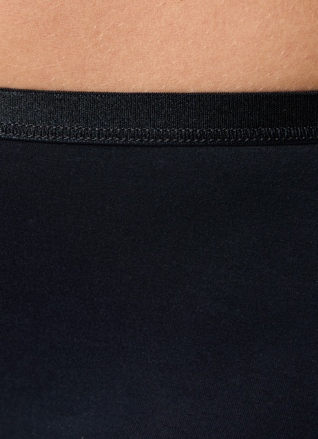 Hanro Cotton Sensation shorty - detail 4 zwart
