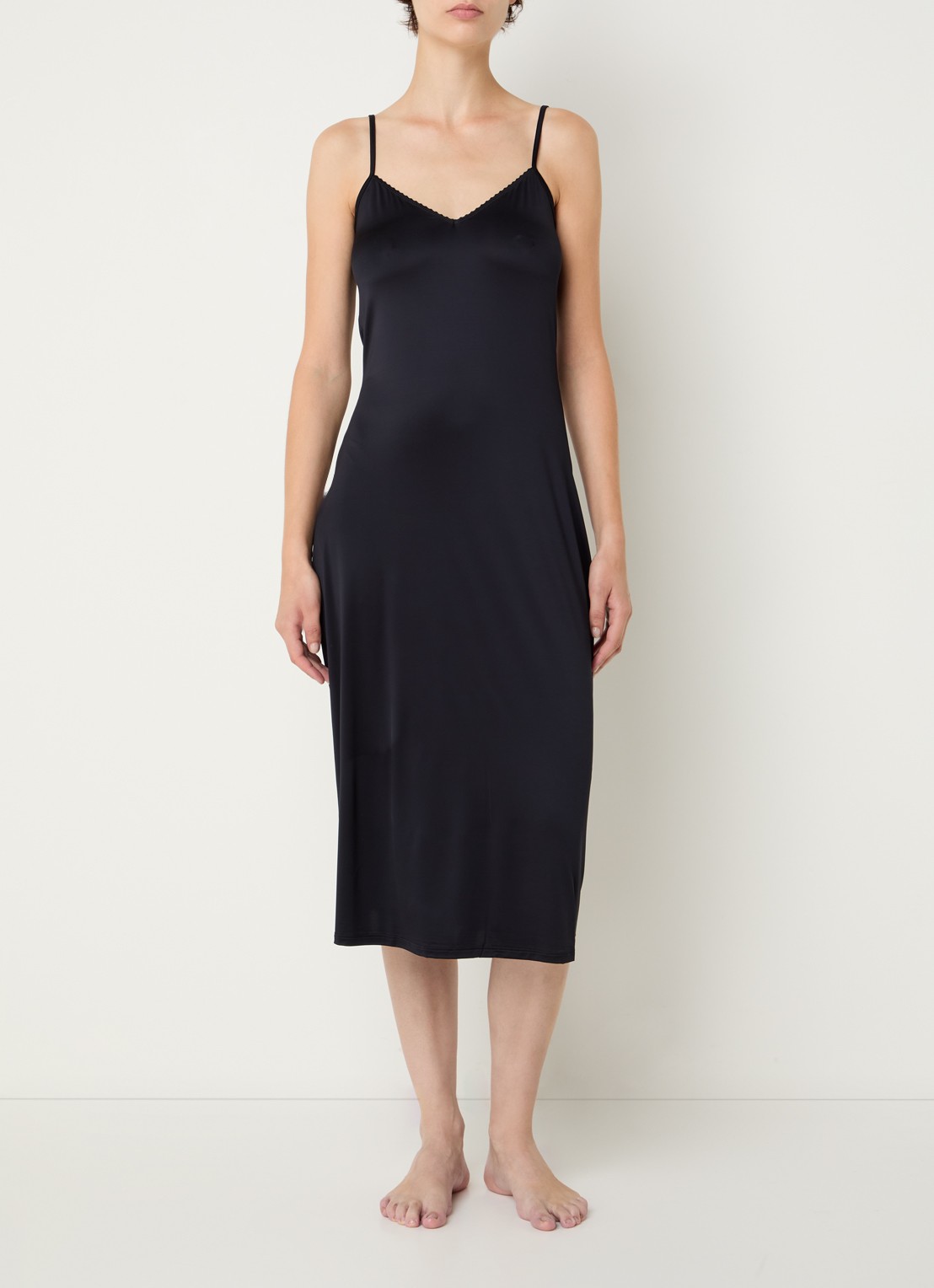 Hanro Deluxe slipdress van satijn met V-hals - detail zwart