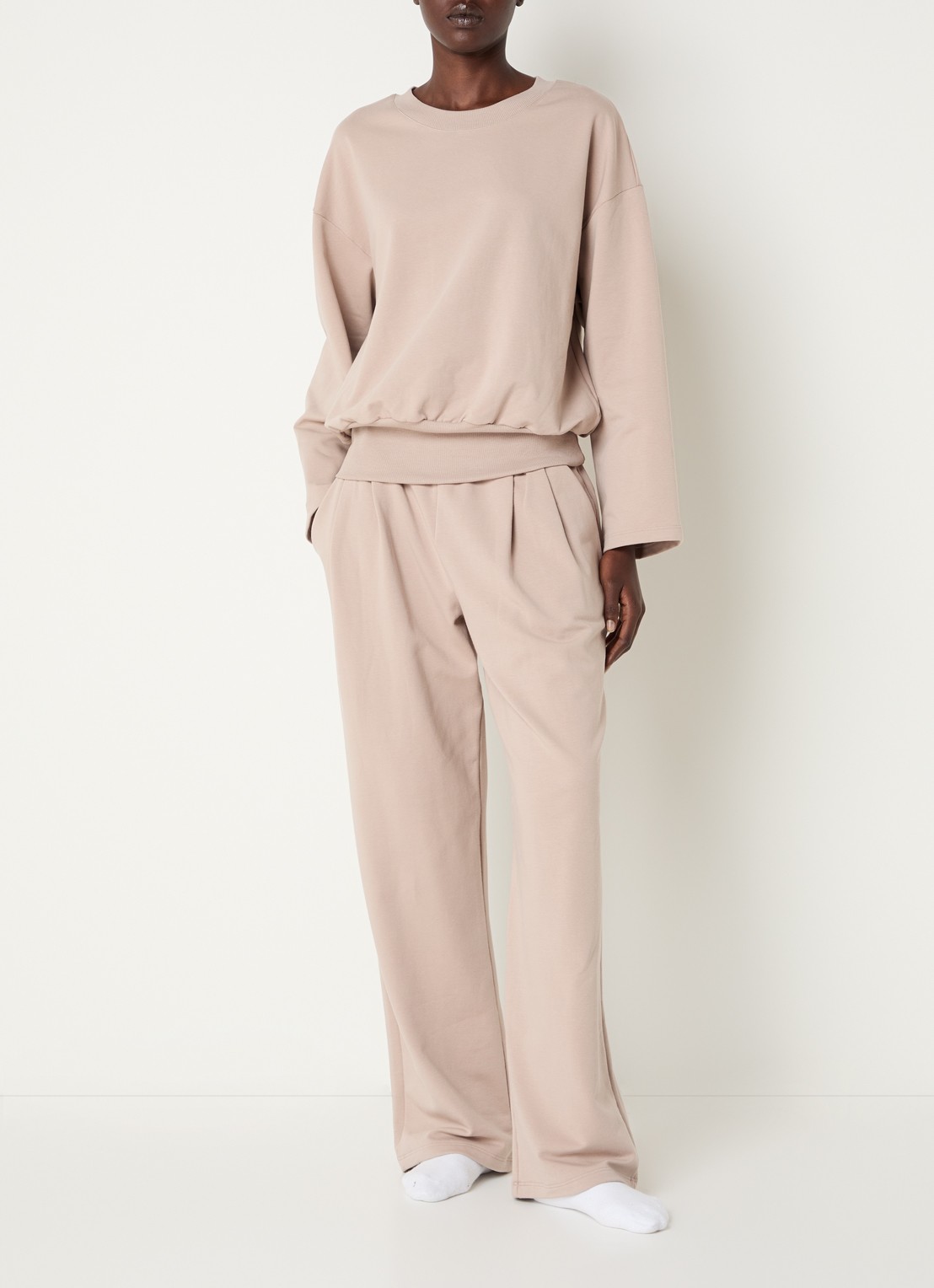 Hanro High waist wide fit loungebroek met steekzakken - voorkant 3 beige