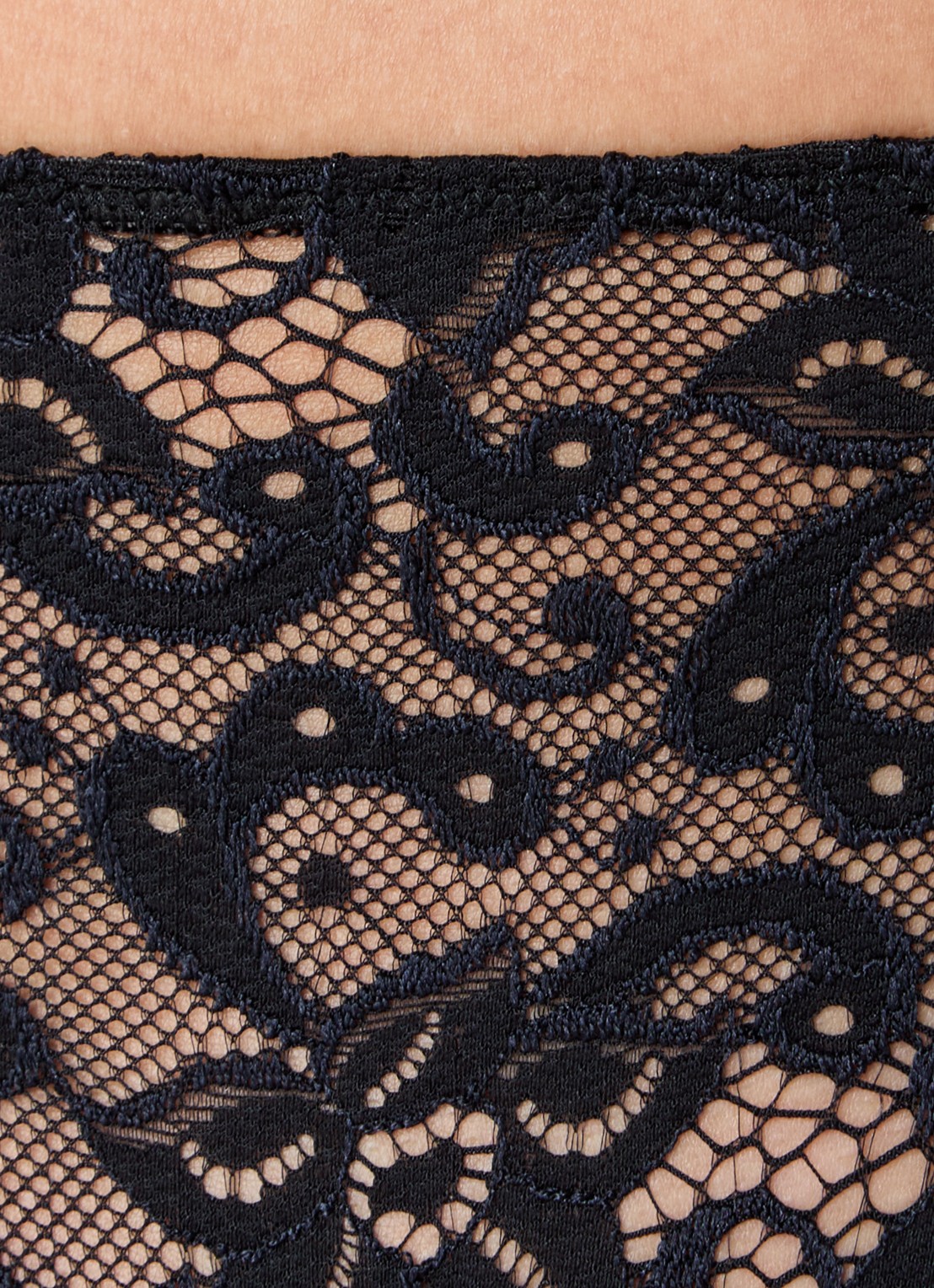 Hanro Moments slip van kant  - detail 4 zwart