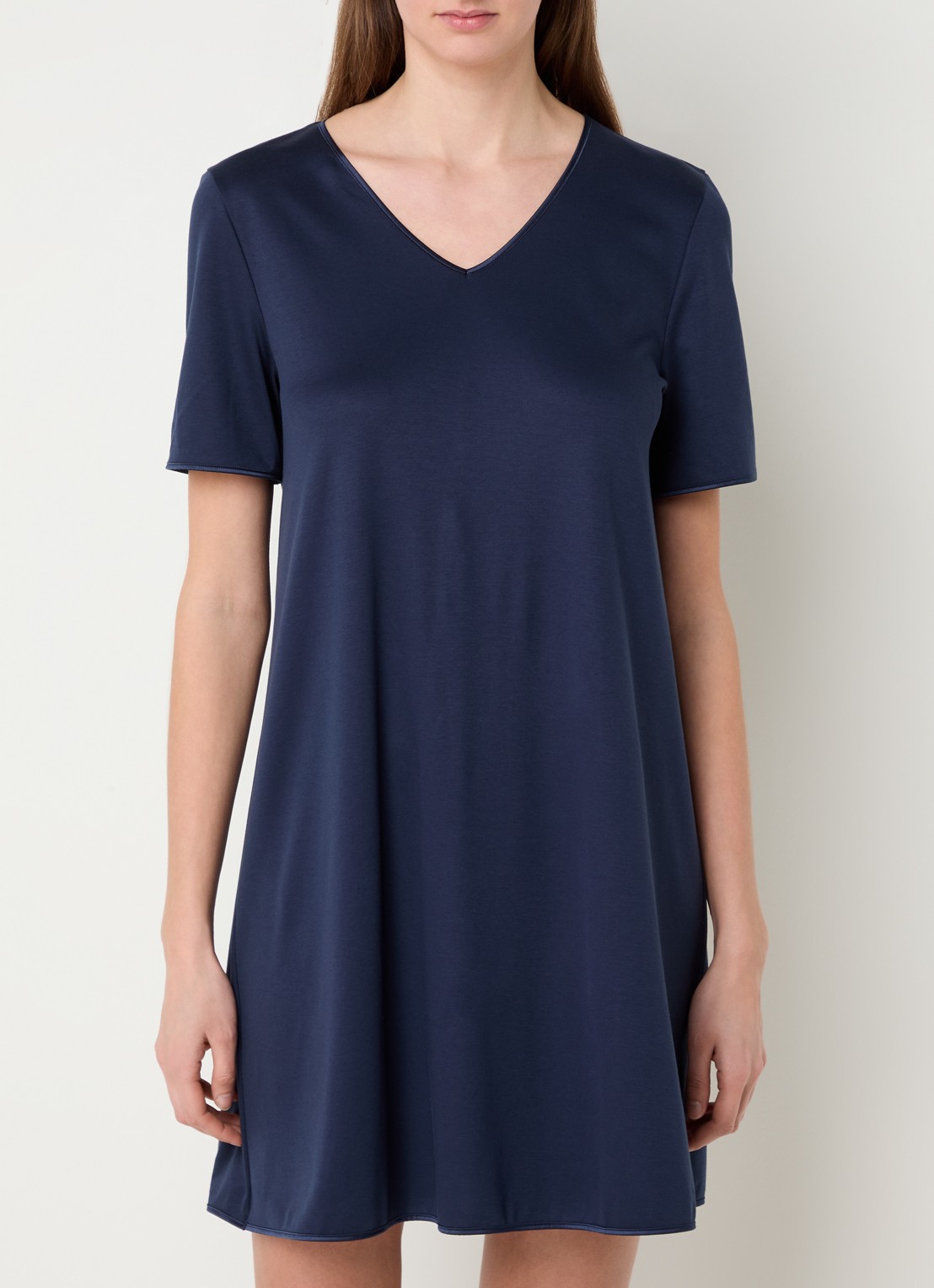 Hanro Nachthemd met V-hals - detail donkerblauw