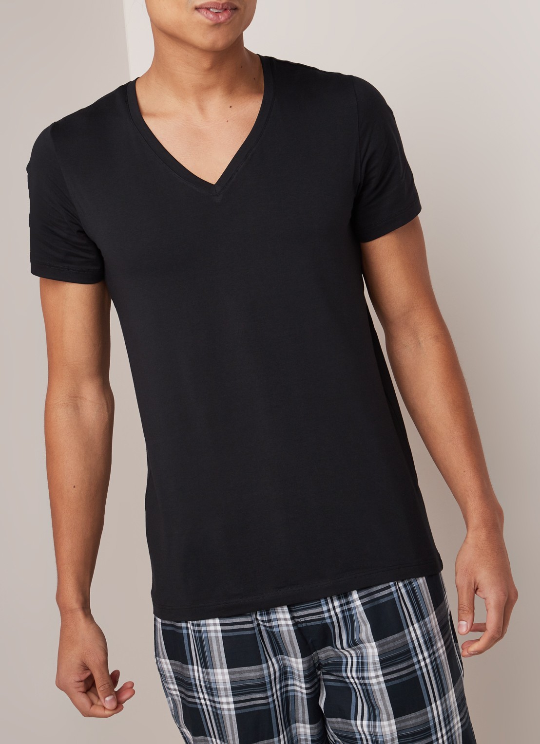 Hanro Pyjama T-shirt met V-hals - detail 4 zwart