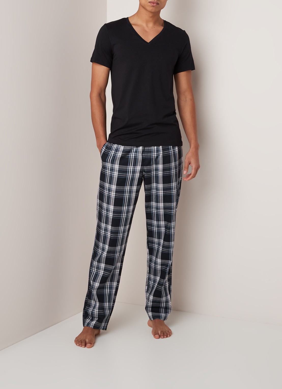 Hanro Pyjama T-shirt met V-hals - voorkant 2 zwart