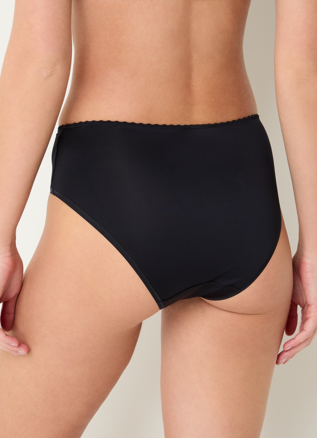 Hanro Satin Deluxe slip - achterkant 3 zwart