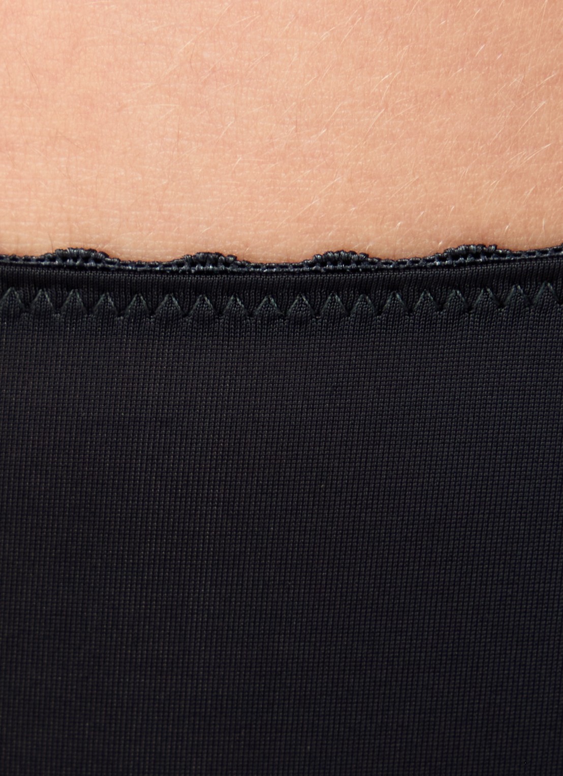 Hanro Satin Deluxe slip - detail 2 zwart