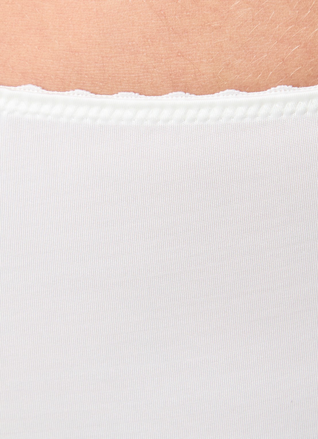 Hanro Satin Deluxe slip - detail 4 gebroken wit