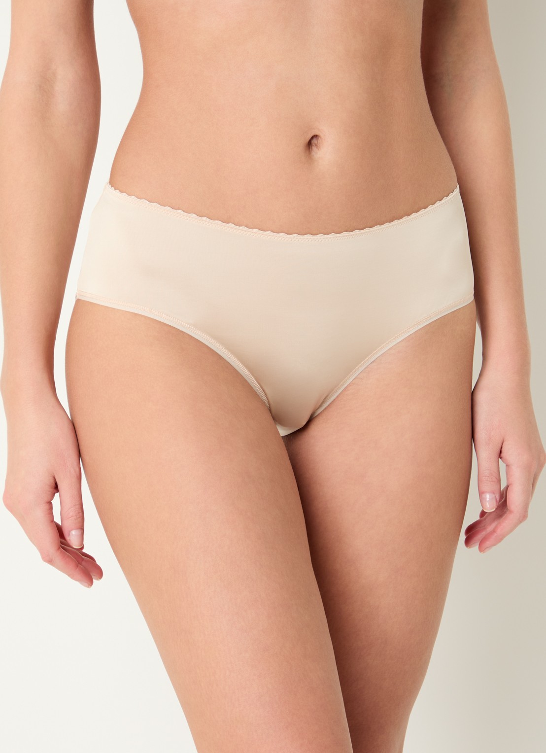 Hanro Satin Deluxe slip - detail 3 naturel