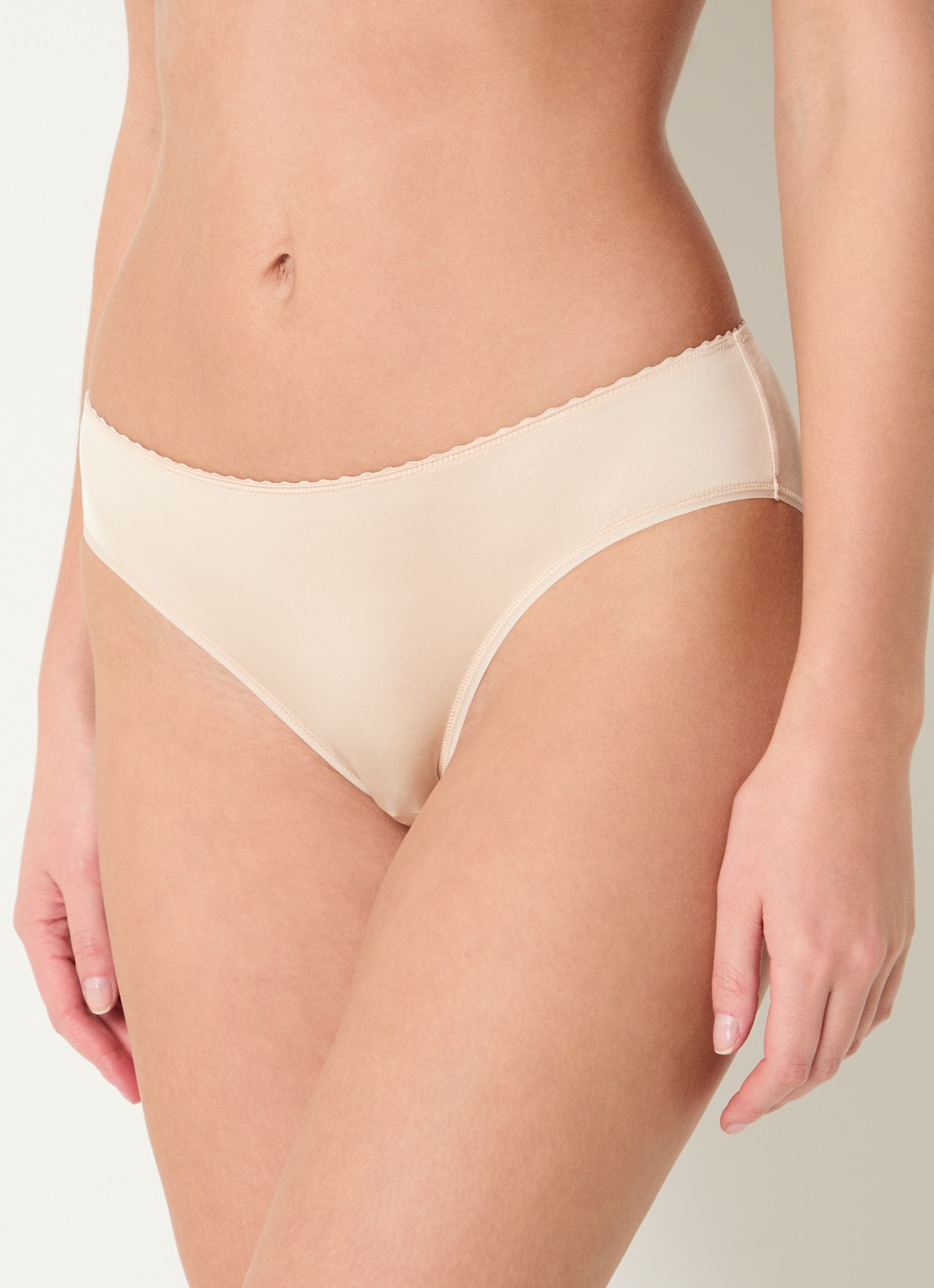 Hanro Satin Deluxe slip - detail 3 naturel