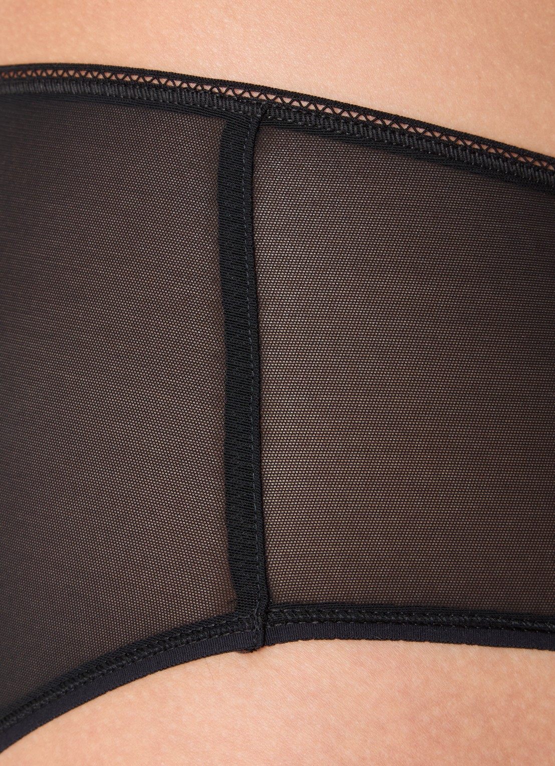 Hanro Smooth Illusion slip van tule - detail 4 zwart