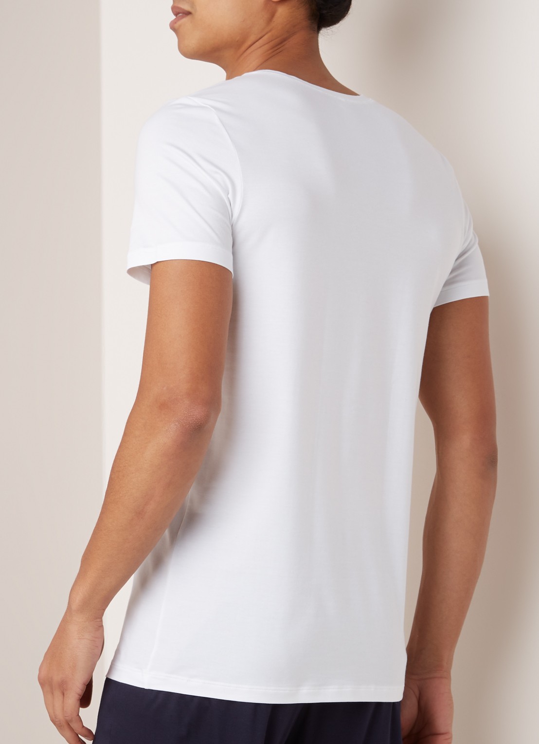 Hanro T-shirt met V-hals in uni - achterkant 4 wit