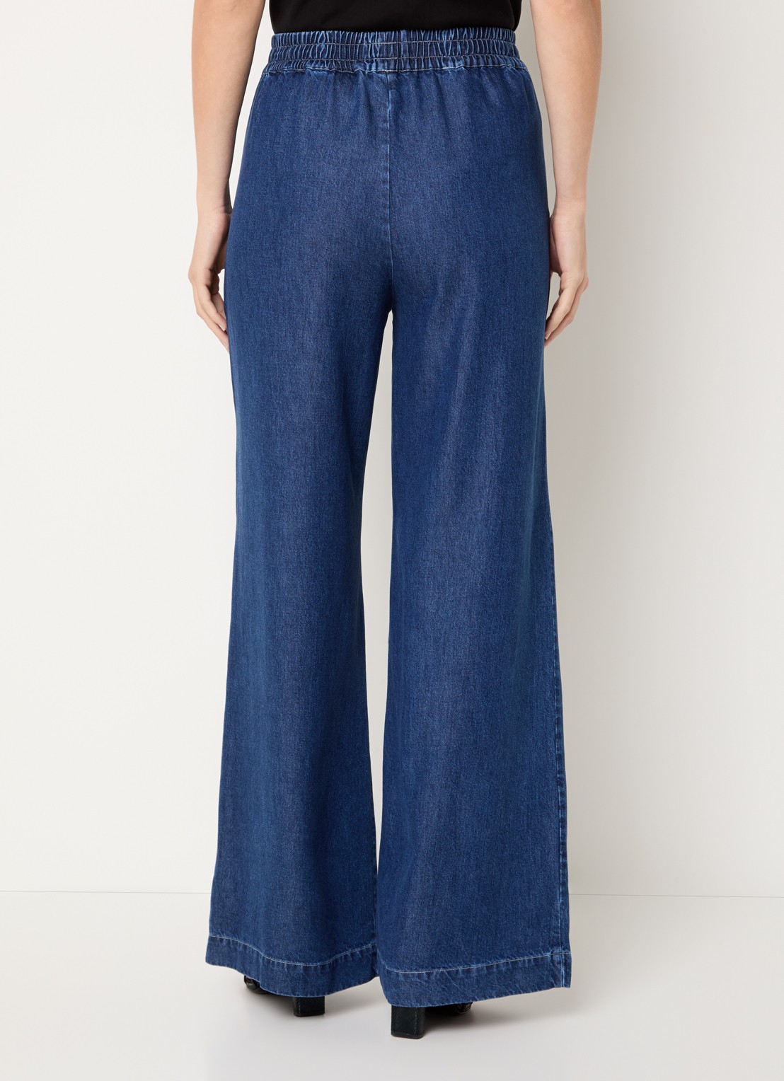Harper high waist wide leg jeans  met elastische band en steekzakken - achterkant 2 indigo