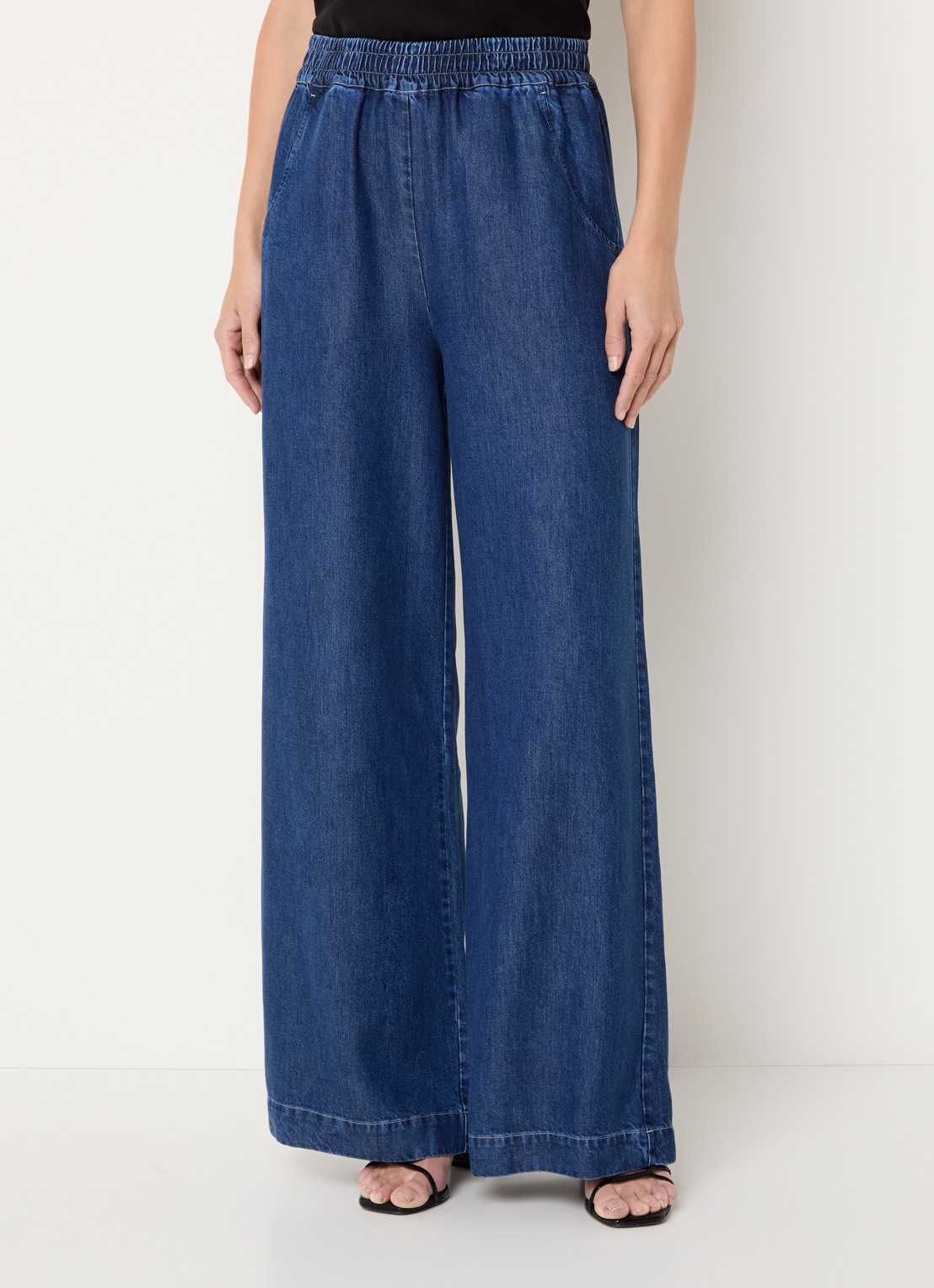 Harper high waist wide leg jeans  met elastische band en steekzakken - detail indigo