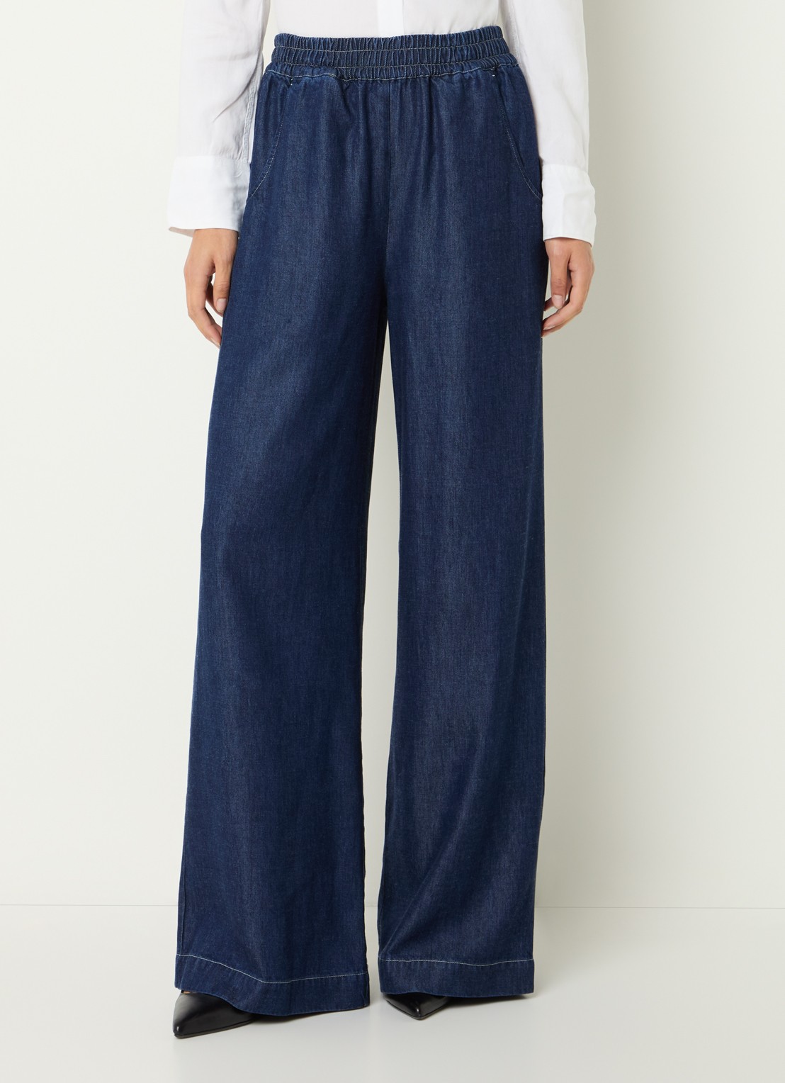 Harper high waist wide leg jeans  met elastische band en steekzakken - detail donkerblauw