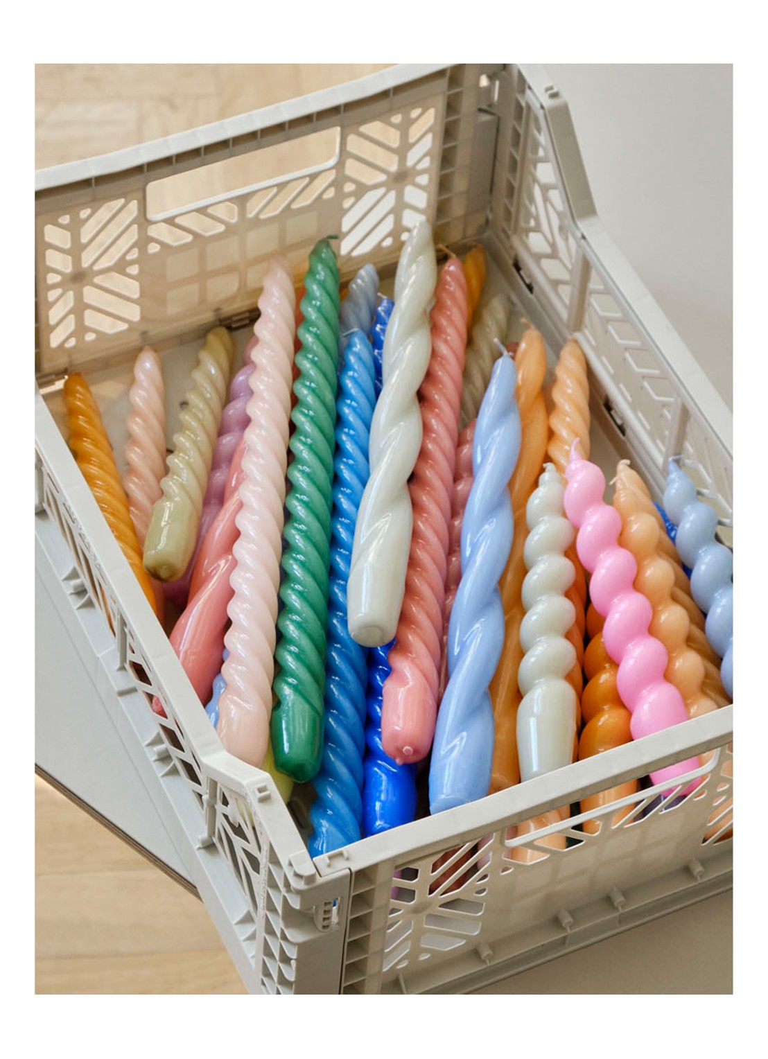 Hay Candle Long kaars set van 6 - voorkant 2 multicolor