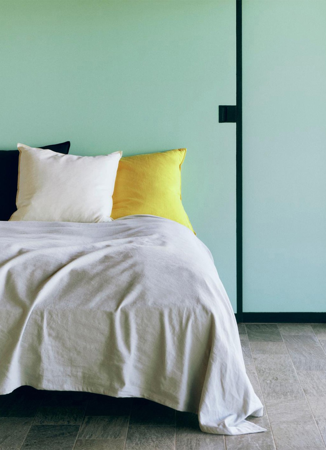 Hay Linen bedsprei 240 x 260 cm - voorkant 2 lichtgrijs