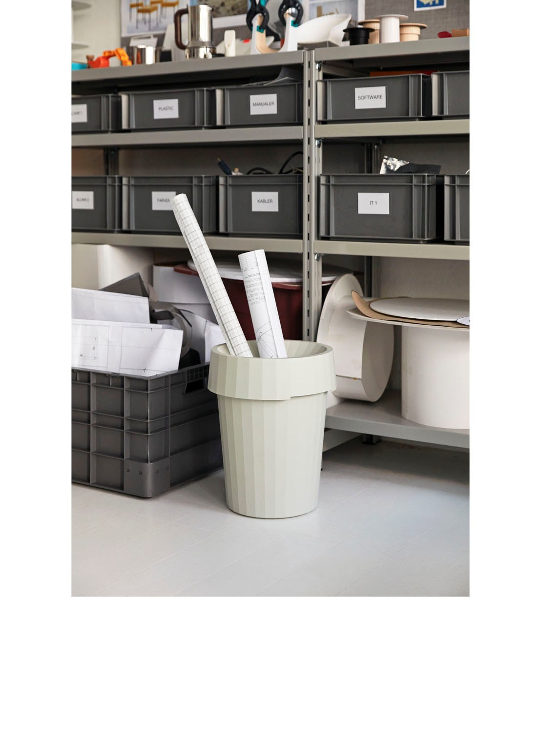 Hay Shade Bin prullenbak 14 liter - voorkant 2 gebroken wit