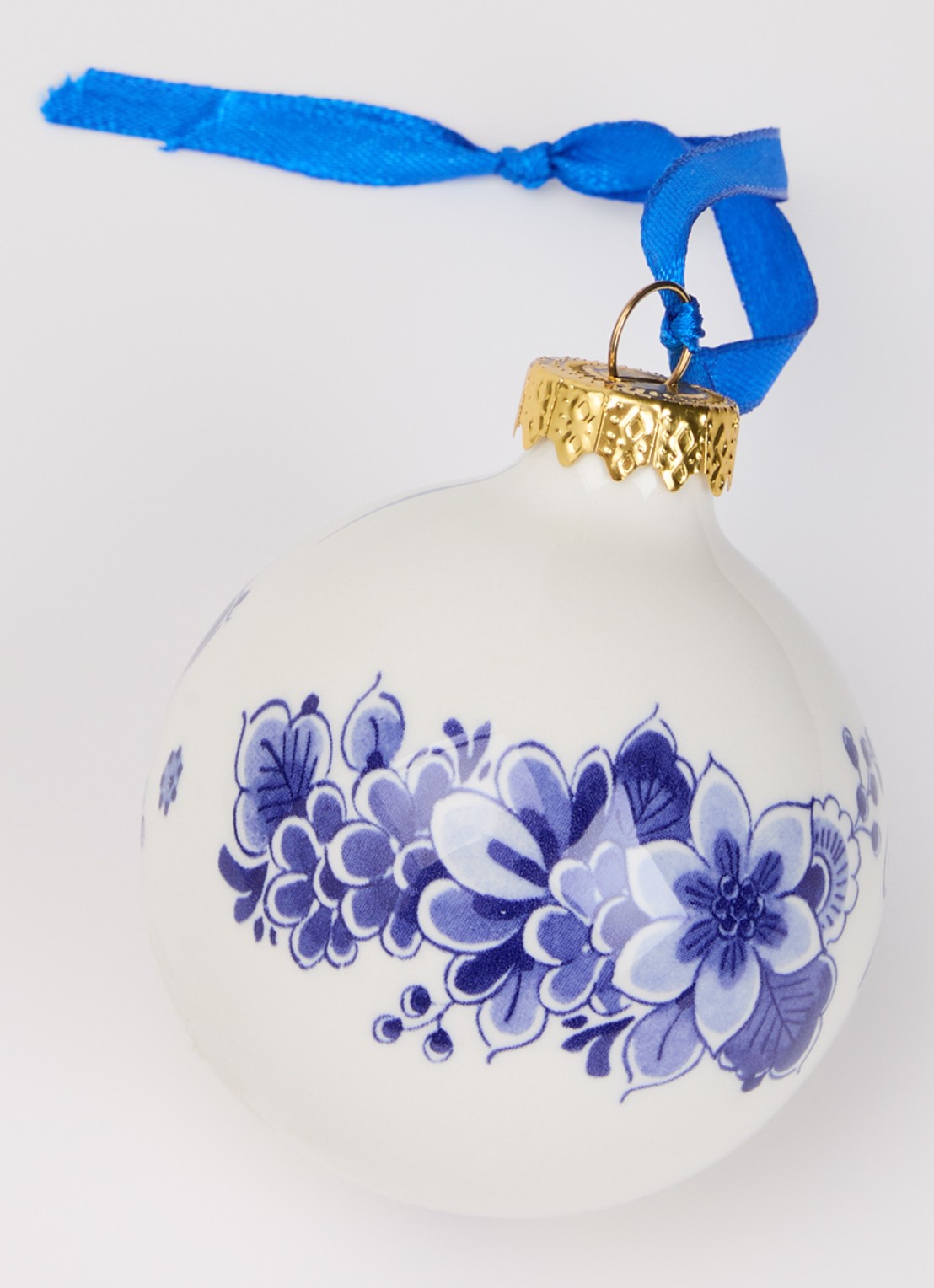 Heinen Delfts Blauw 2026 kerstbal 7 cm - detail 2 gebroken wit