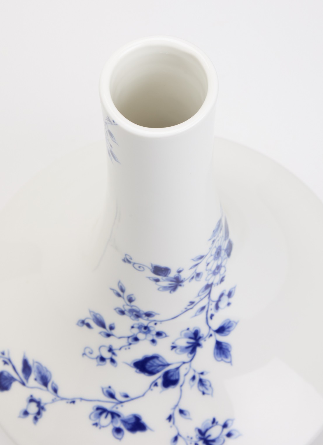 Heinen Delfts Blauw Blauw Vouw vaas 40 cm  - voorkant 2 wit