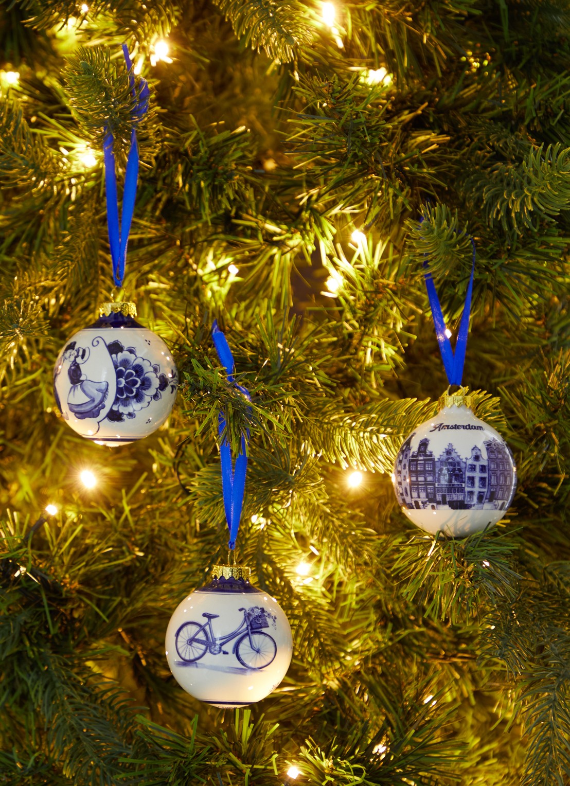 Heinen Delfts Blauw Fiets kerstbal 7 cm - voorkant 3 donkerblauw