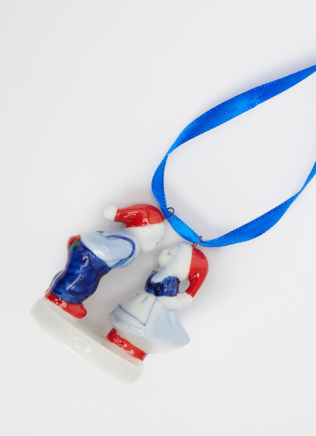 Heinen Delfts Blauw Kuspaar kersthanger 6 cm - detail gebroken wit