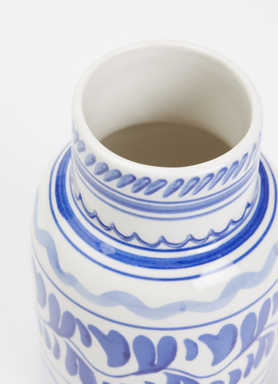 Heinen Delfts Blauw Majolica vaas 15,5 cm - voorkant 2 wit