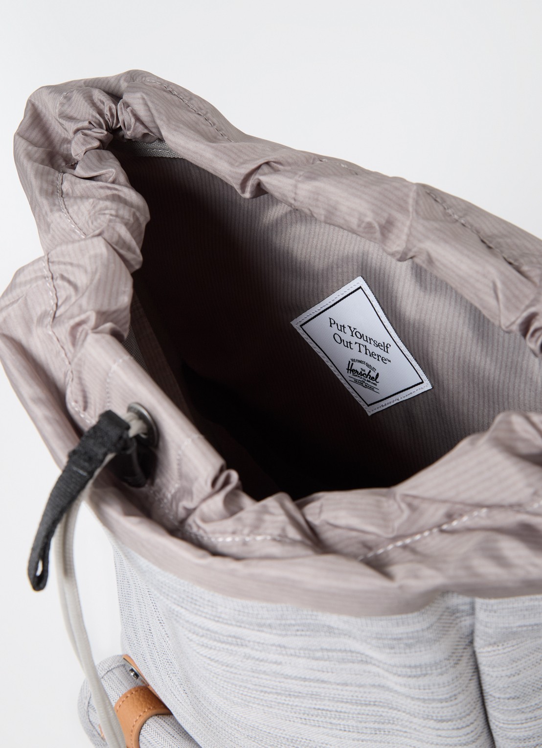 Herschel Supply Little America rugzak met 16 inch laptopvak - detail 2 lichtgrijs