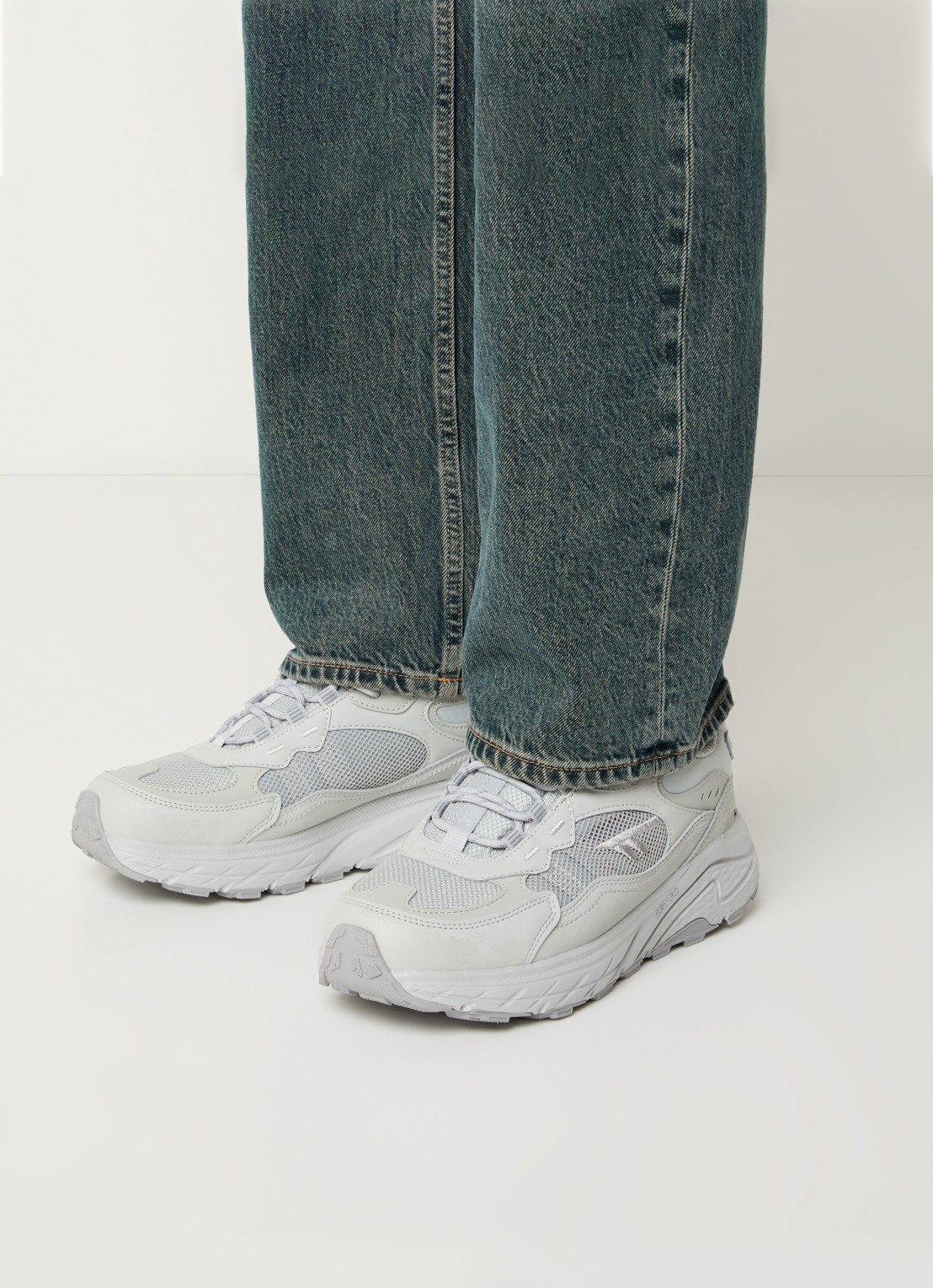 Hi-Tec Eastend sneaker met mesh details - voorkant 6 zilver