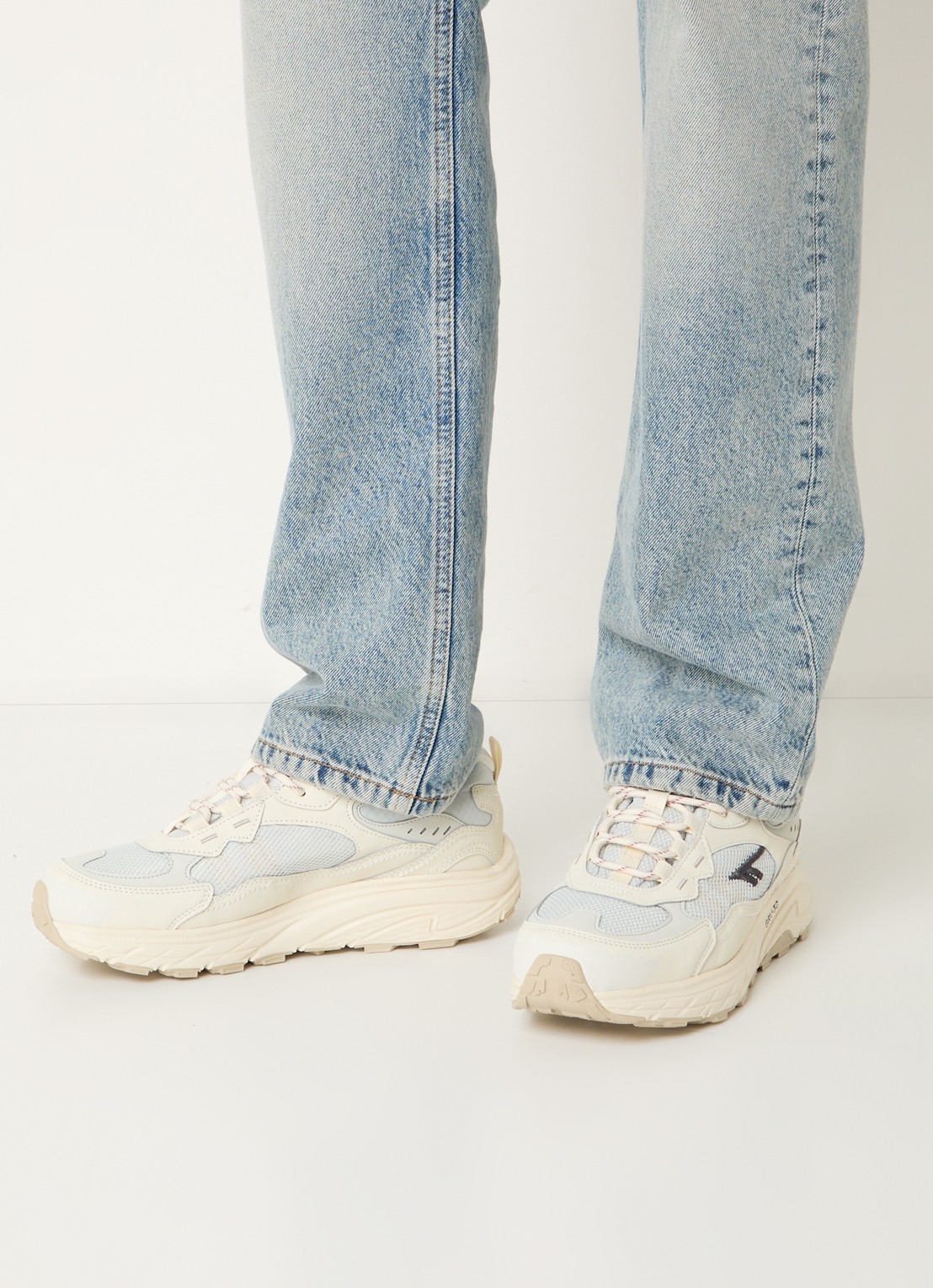 Hi-Tec Eastend WP GRV-30 sneaker met mesh details - voorkant 2 gebroken wit