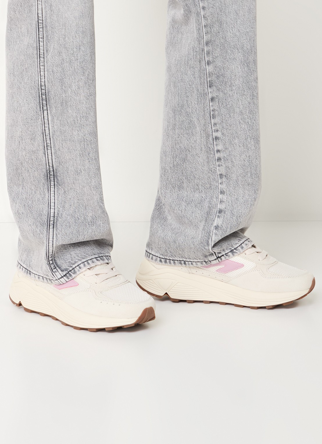 Hi-Tec HTS Shadow RGS sneaker met suède details - voorkant 5 lichtroze
