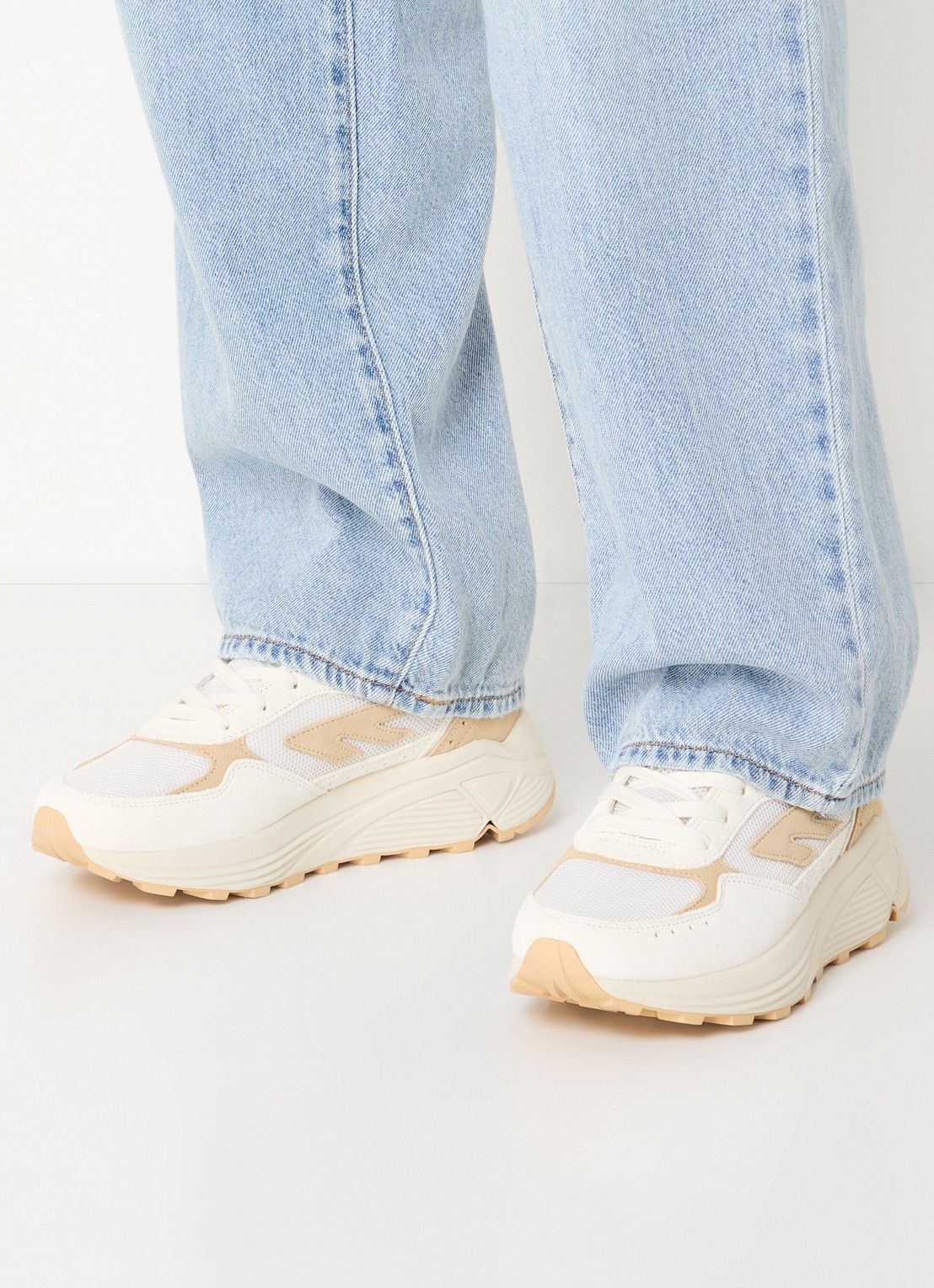 Hi-Tec HTS Shadow RGS sneaker met suède details - voorkant 2 creme