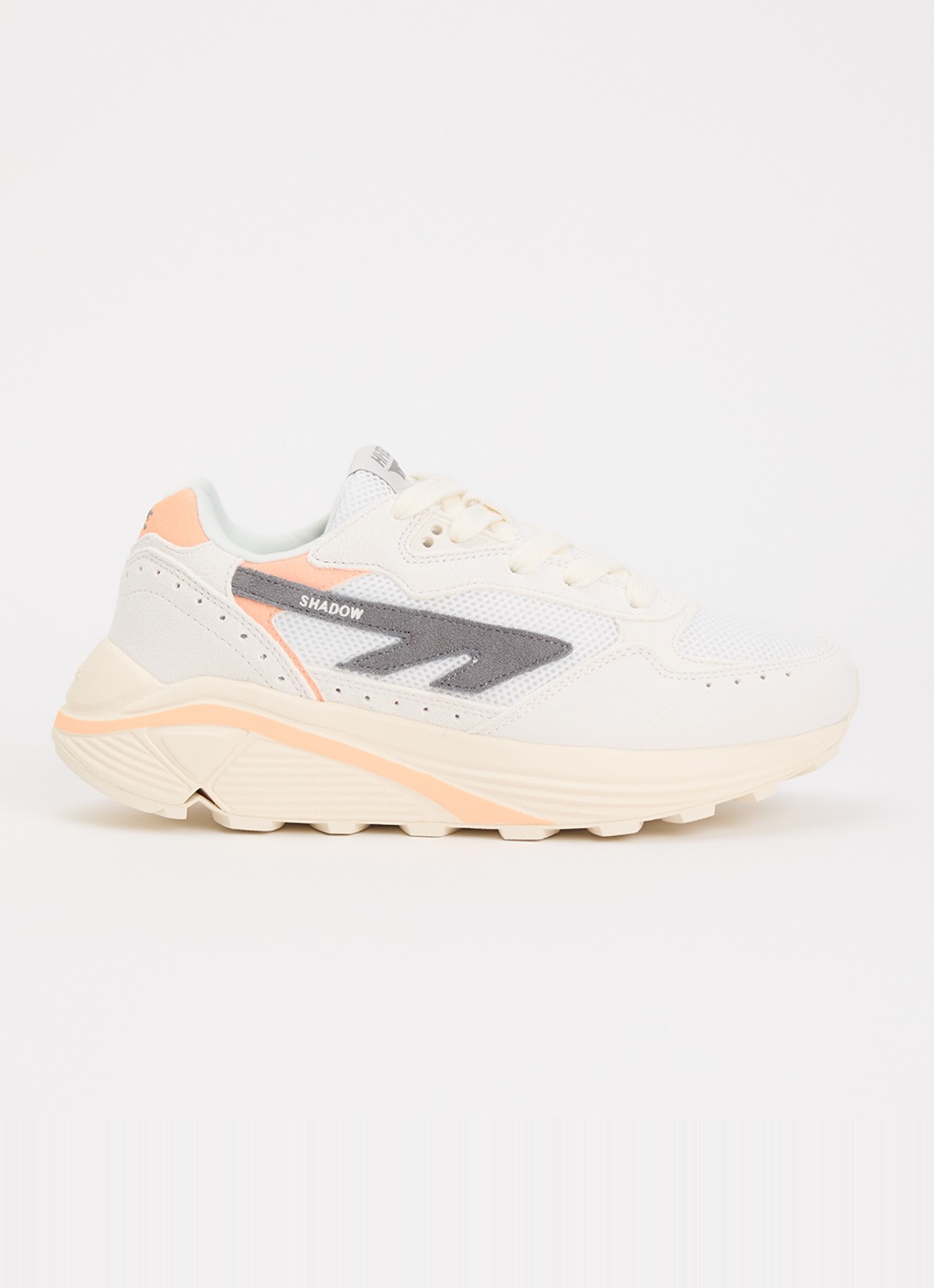 Hi-Tec HTS Shadow RGS sneaker van suède met details van mesh - voorkant abrikoos