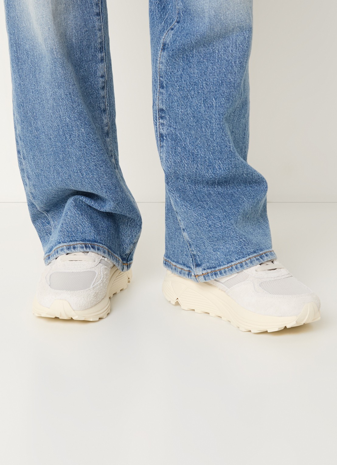 Hi-Tec Shadow sneaker met suède details - voorkant 3 lichtgrijs