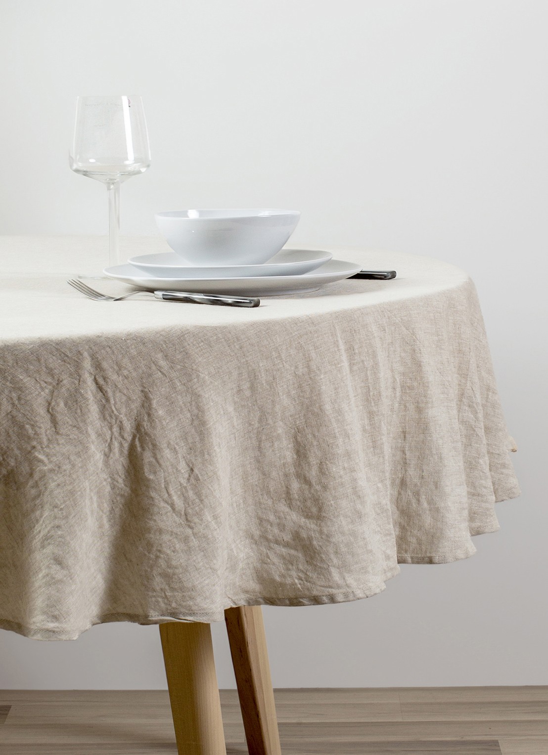 Himla Sunrise rond tafelkleed van linnen 160 cm - detail beige