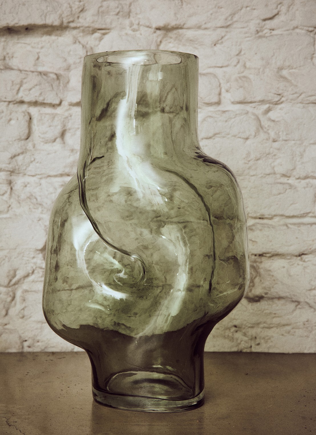 HKliving Gleam High vaas 32 cm - voorkant 2 olijfgroen