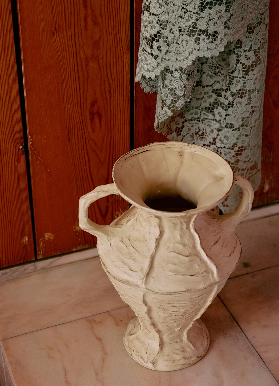 HKliving New Classics vaas - detail 6 beige