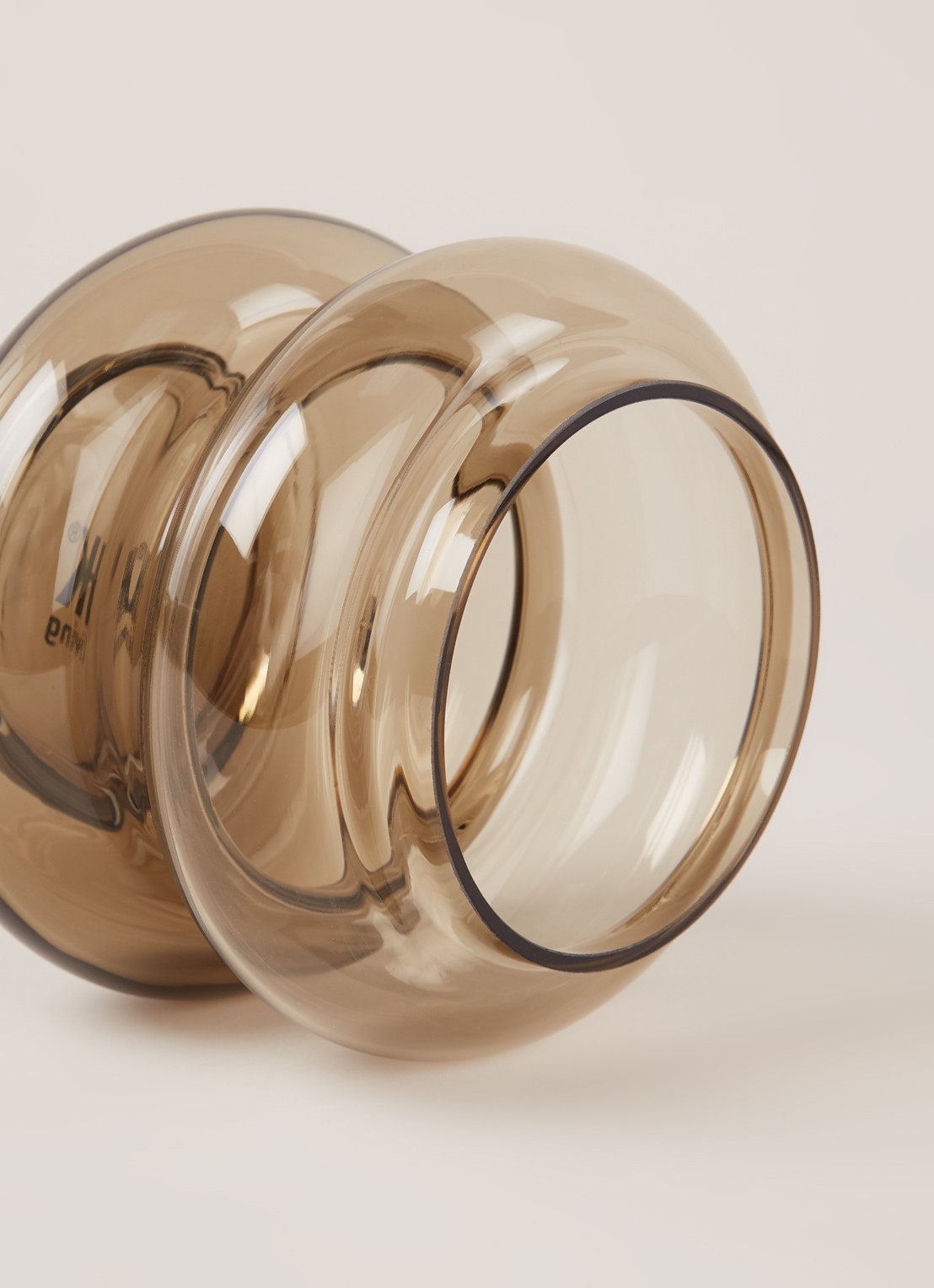 HKliving Smoked Brown Glass vaas S 11 cm - detail bruin