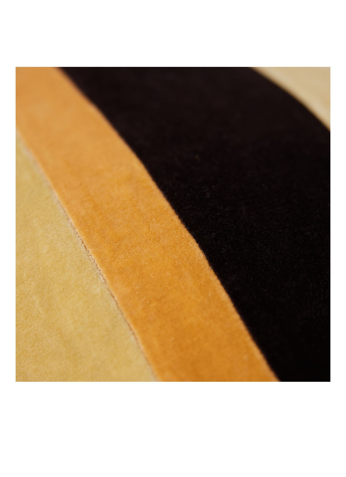 HKliving Striped sierkussen 60 x 35 cm - detail 3 abrikoos