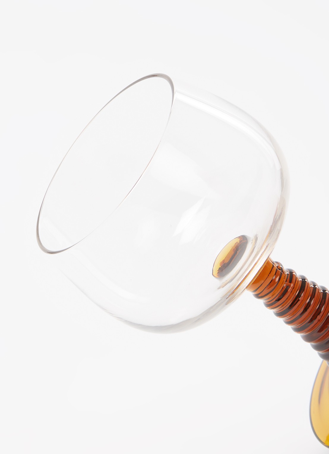 HKliving Swirl hoog wijnglas 35 cl - detail 3 okergeel