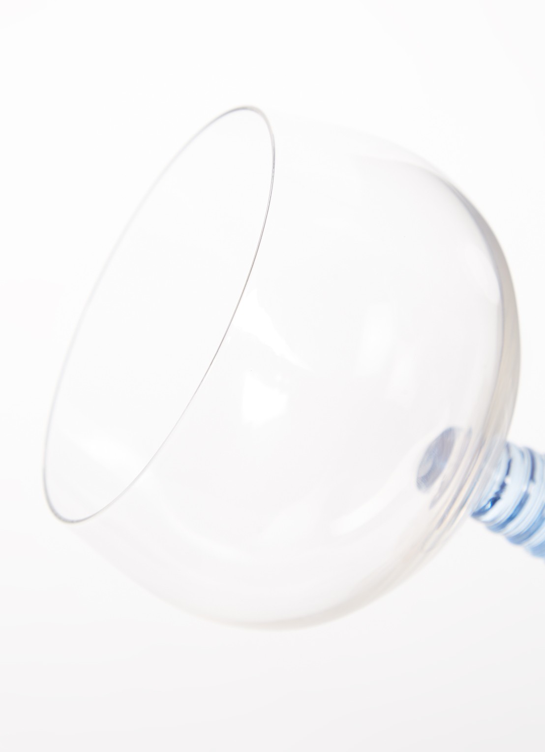 HKliving Swirl laag wijnglas 35 cl - detail blauw