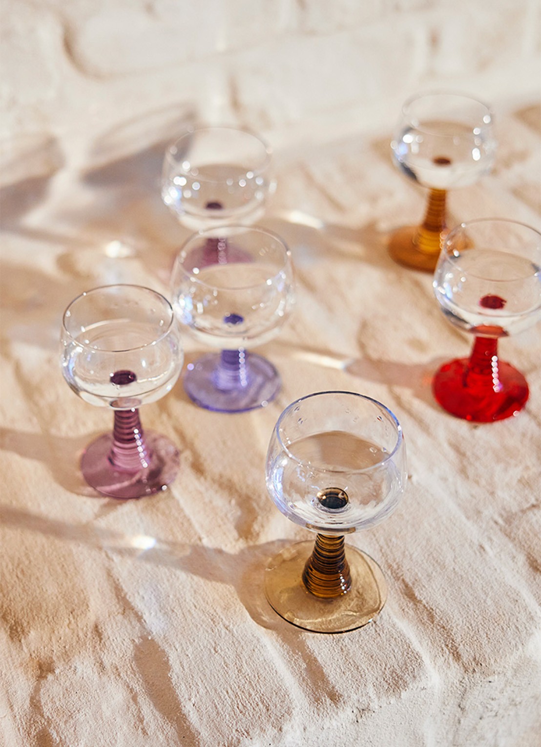 HKliving Swirl laag wijnglas 35 cl - detail 3 blauw