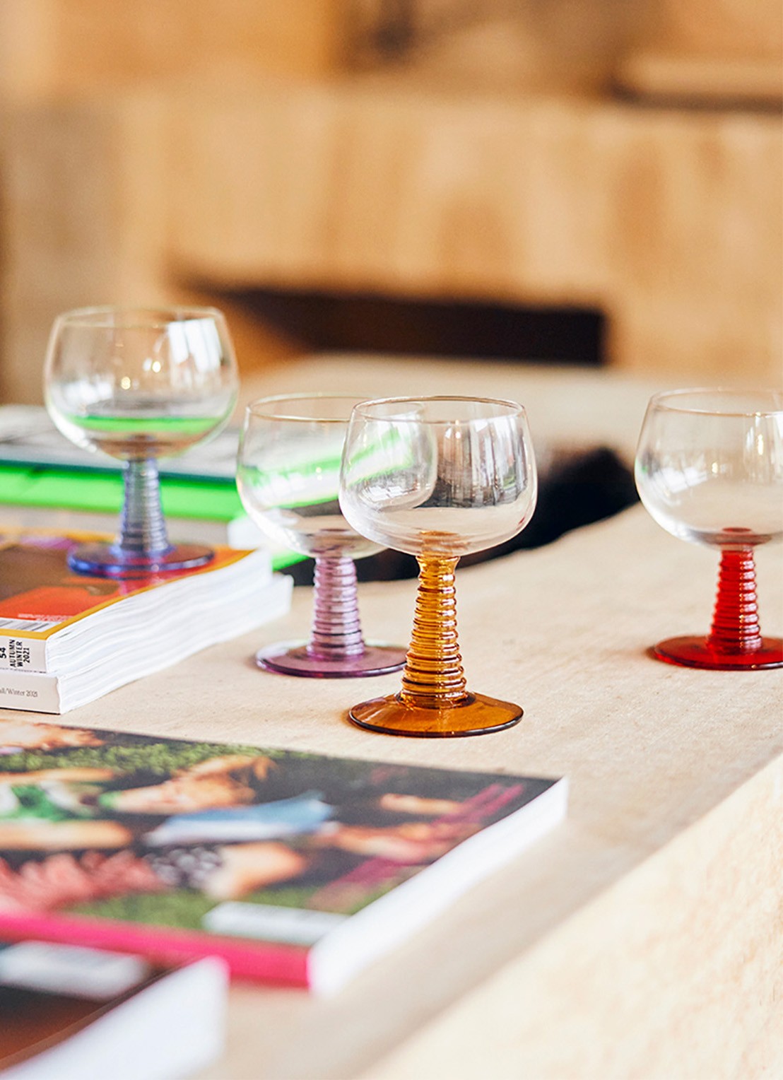 HKliving Swirl laag wijnglas 35 cl - detail 5 mosgroen
