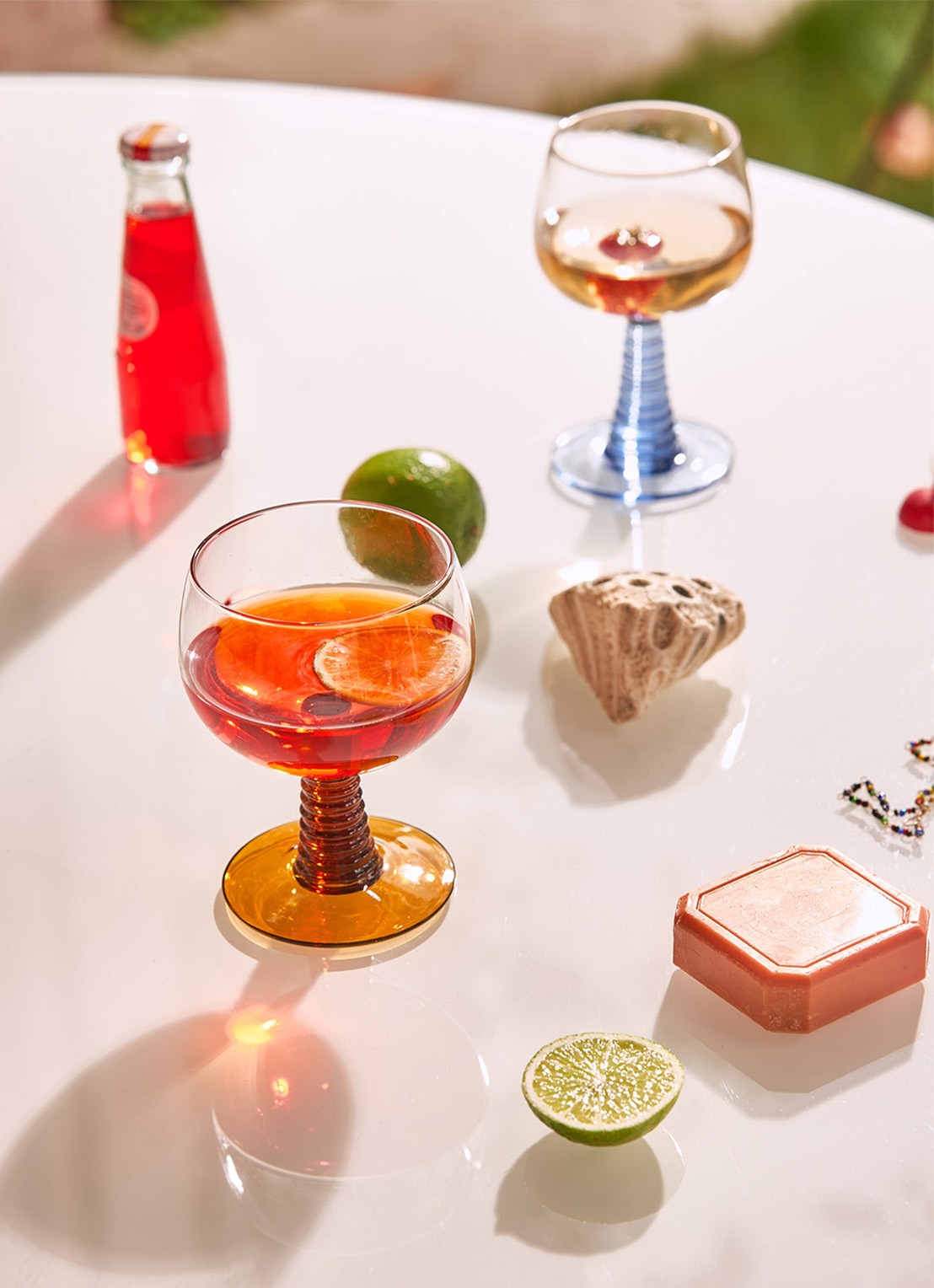 HKliving Swirl laag wijnglas 35 cl - detail 5 okergeel